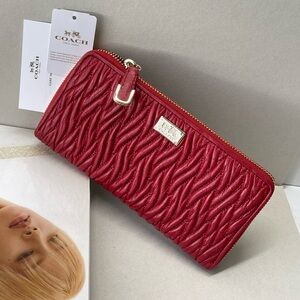 (new+tag) Coach twist leather accordion zip around wallet clutch